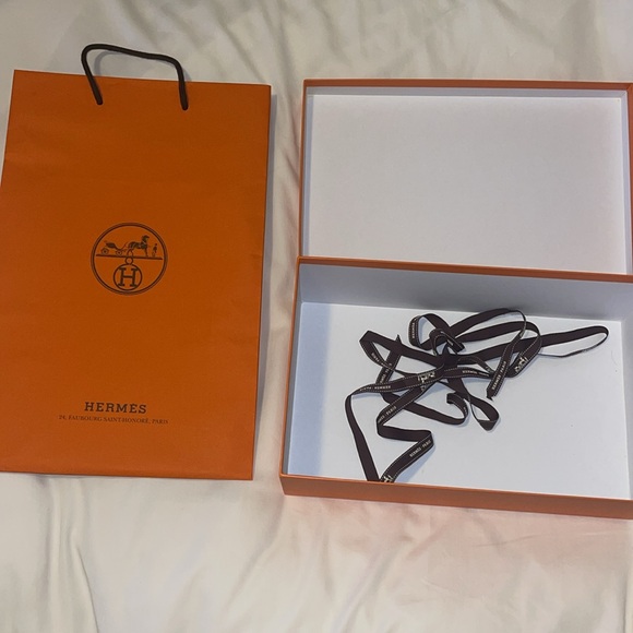 Hermes shoebox, bag, and ribbon - Picture 5 of 5